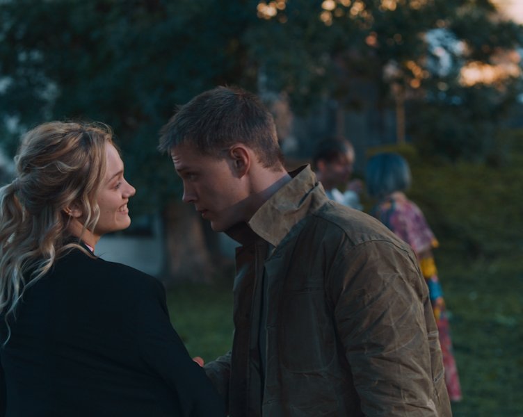 У нас есть «Сумерки» дома. Каким получилось российское фэнтези «Самая большая луна»