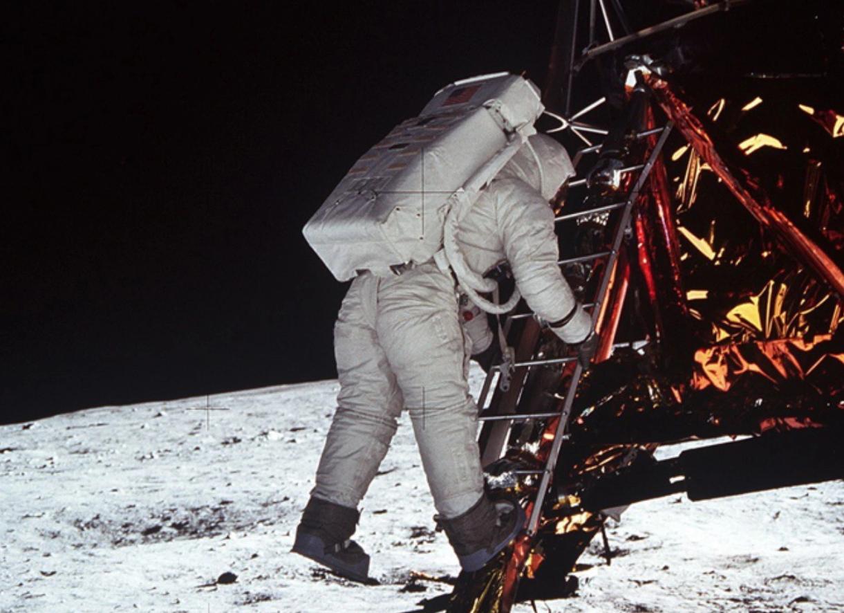 Как американцы снимали высадку на Луну в павильоне: вышел трейлер «Покажи мне Луну»