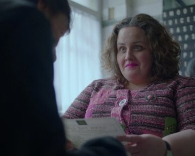 Зачем смотреть «Оленёнка» — смешной и страшный сериал от стендап-комика о сталкинге