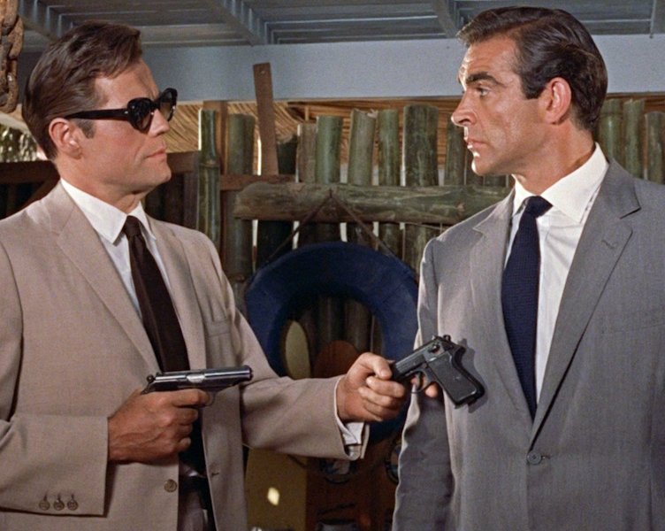 10 фанатских теорий о Джеймсе Бонде, способных удивить