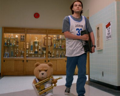 «Третий лишний» — хитовый сериал о болтливом медведе Теде. Вот чем проект хорош и плох