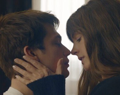 «Мысль о тебе» с Энн Хэтэуэй — пусть и предсказуемая, но обаятельная и тёплая мелодрама