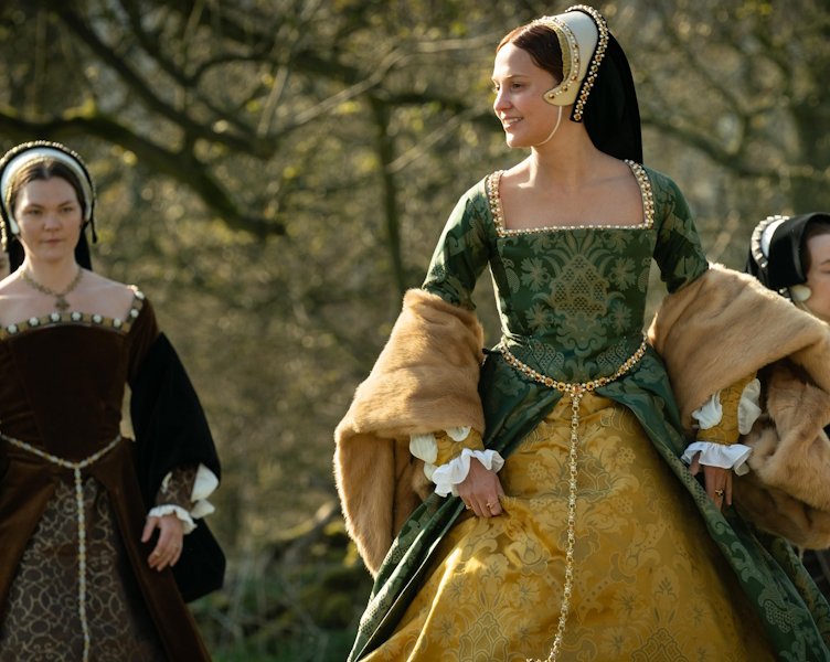 Зачем смотреть «Игру королевы» — историческую драму с Джудом Лоу в роли мерзкого правителя