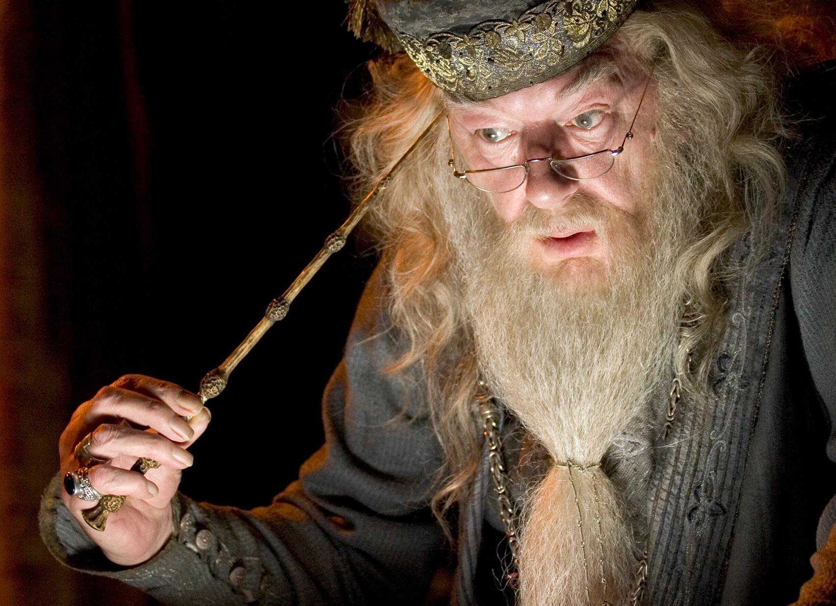 Умер Майкл Гэмбон — наш любимый Дамблдор. Вот что с ним посмотреть